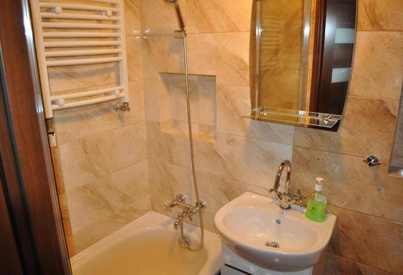 اتاق استاندارد, Operahostel