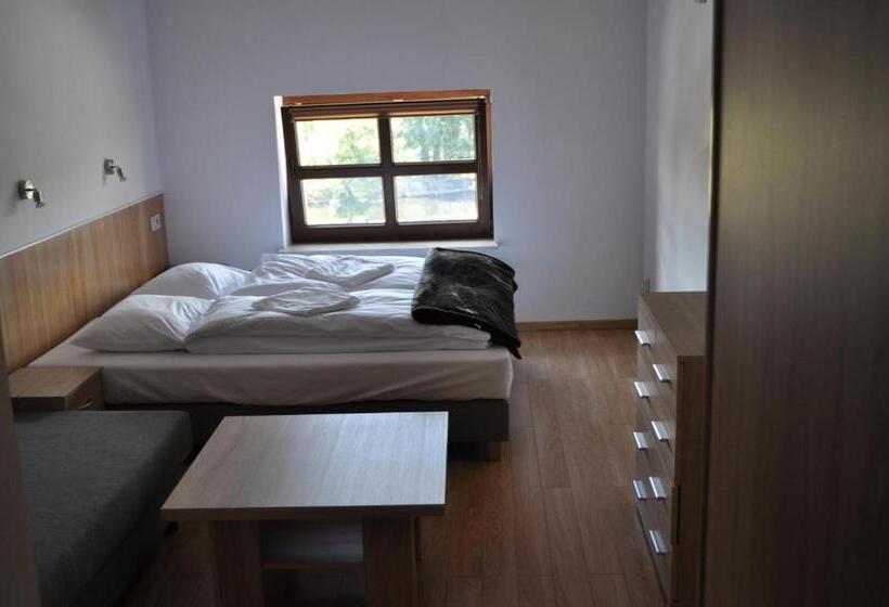 اتاق استاندارد, Operahostel