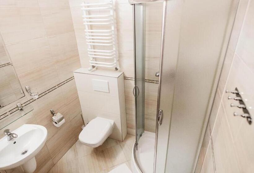 标准三人间, Dw Airen