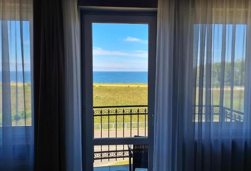 带海景的高档三人间, Dw Airen