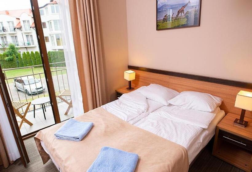 غرفة قياسية مزوَّدة بشُرفة, Seo Rewal