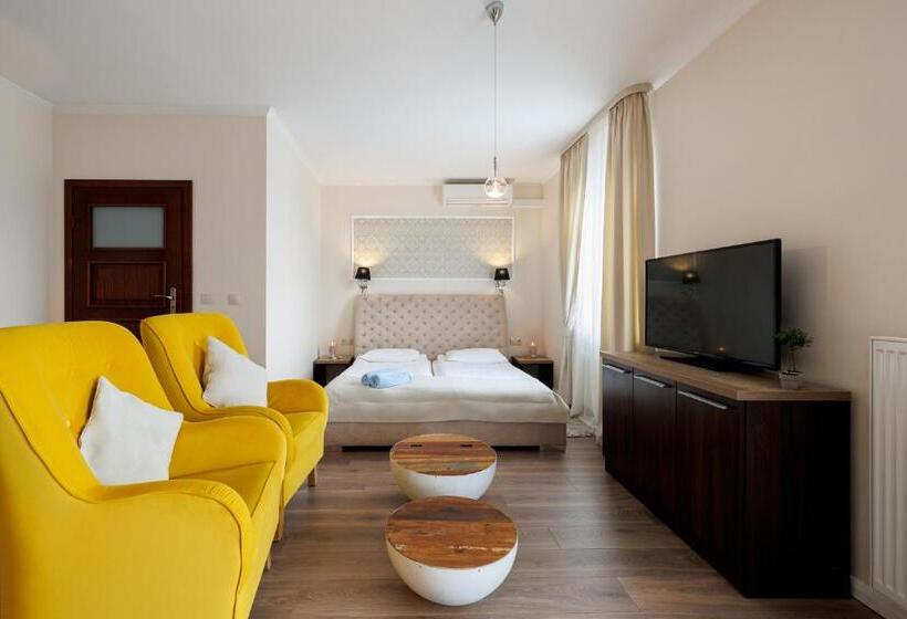 غرفة ديلوكس, Seo Rewal