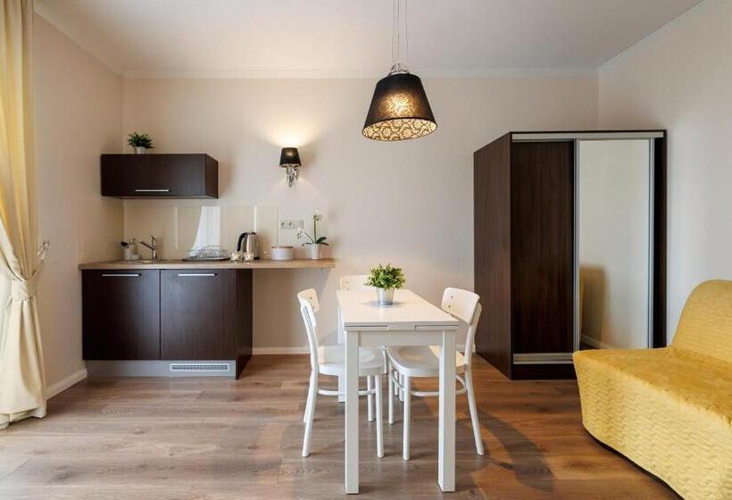 غرفة ديلوكس, Seo Rewal