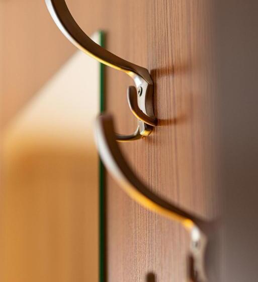 غرفة قياسية مزوَّدة بشُرفة, Seo Rewal