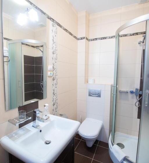 غرفة قياسية مزوَّدة بشُرفة, Seo Rewal