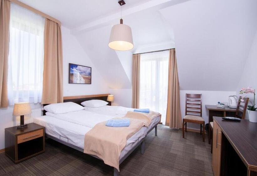 غرفة قياسية مزوَّدة بشُرفة, Seo Rewal