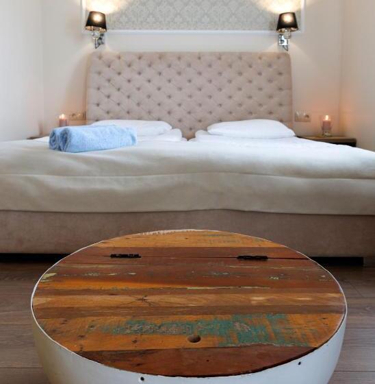 غرفة ديلوكس, Seo Rewal