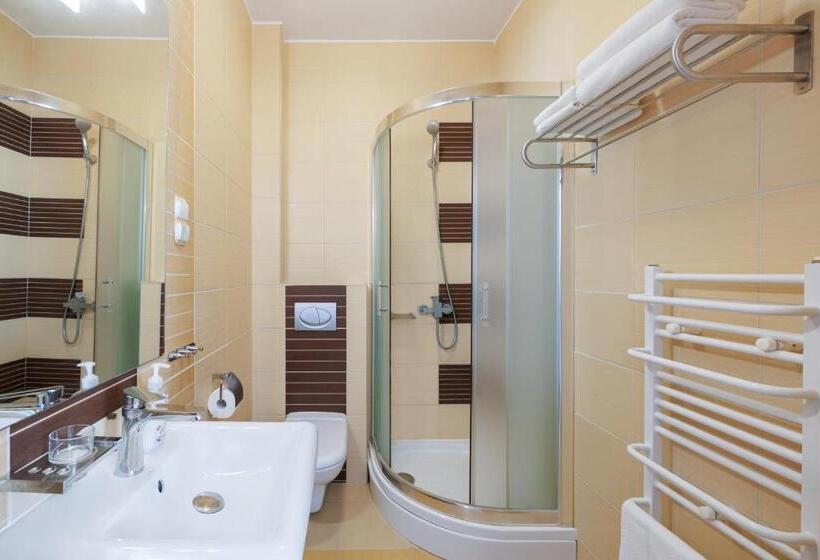 غرفة ديلوكس, Seo Rewal