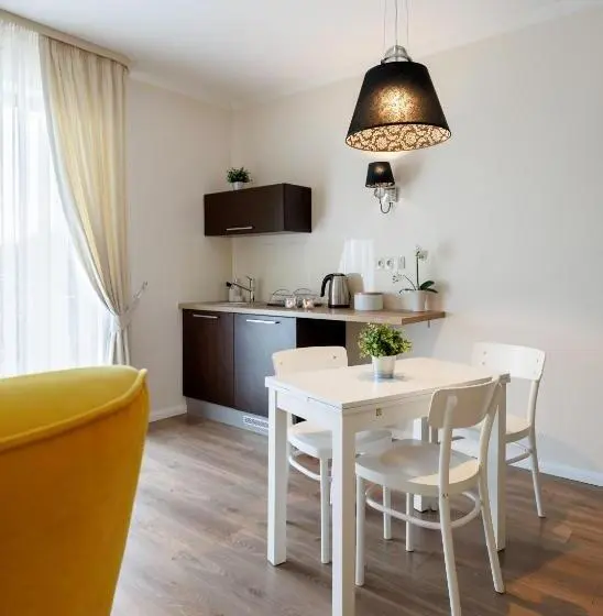 Deluxe-huone, Seo Rewal