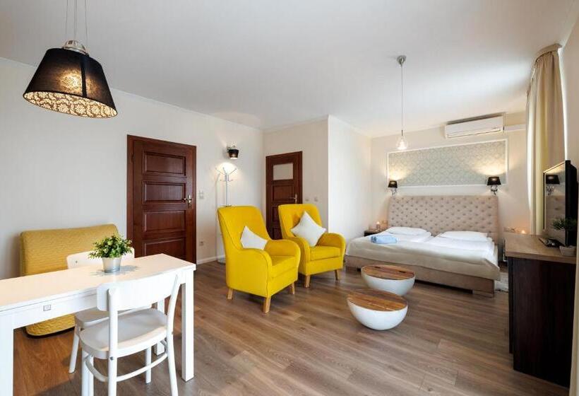 غرفة ديلوكس, Seo Rewal