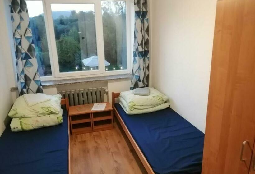 غرفة قياسية حمام مشترك, Przystanek Smerek