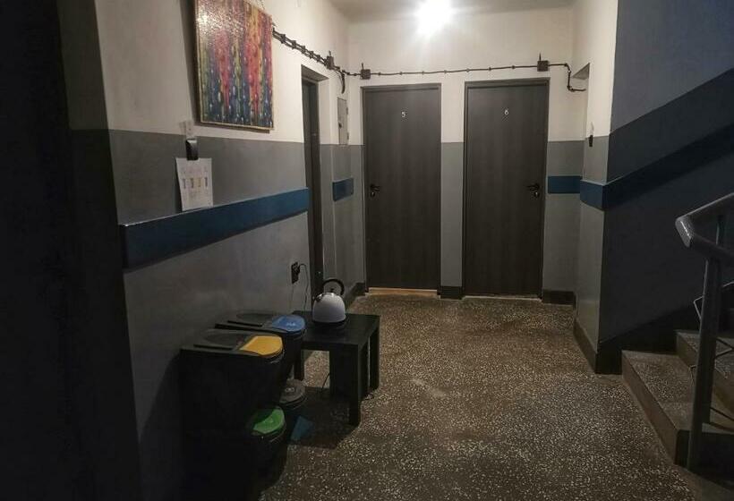 غرفة قياسية حمام مشترك, Przystanek Smerek