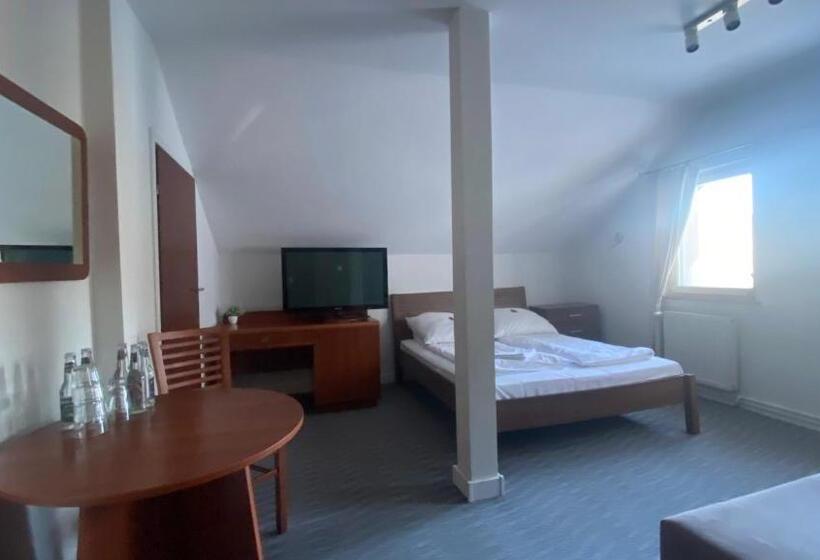 استودیو استاندارد با تخت کینگ, Rudy Lis Szczyrk