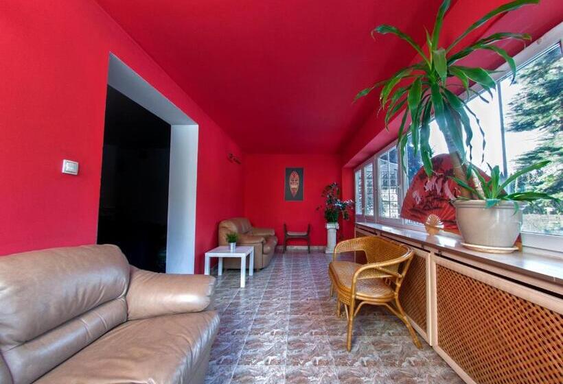 Номер Стандарт Четырехместный Совместный Санузел, Wilanowska Hostel