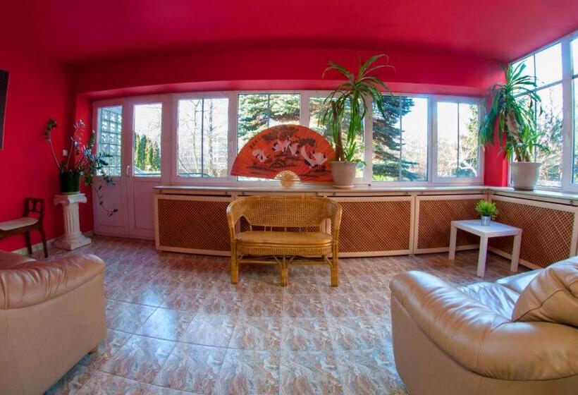 Номер Стандарт Четырехместный Совместный Санузел, Wilanowska Hostel