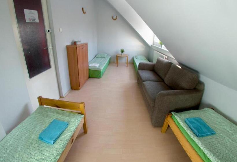 Номер Стандарт Четырехместный Совместный Санузел, Wilanowska Hostel