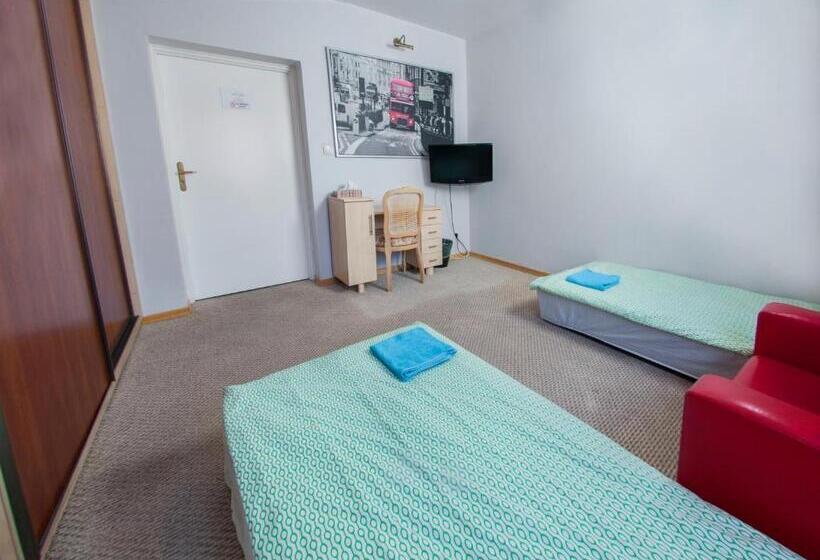 Номер Стандарт Совместная Ванная, Wilanowska Hostel