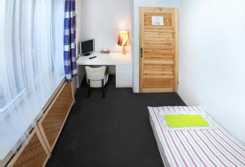 Номер Стандарт Индивидуальный Совместная Ванная, Wilanowska Hostel