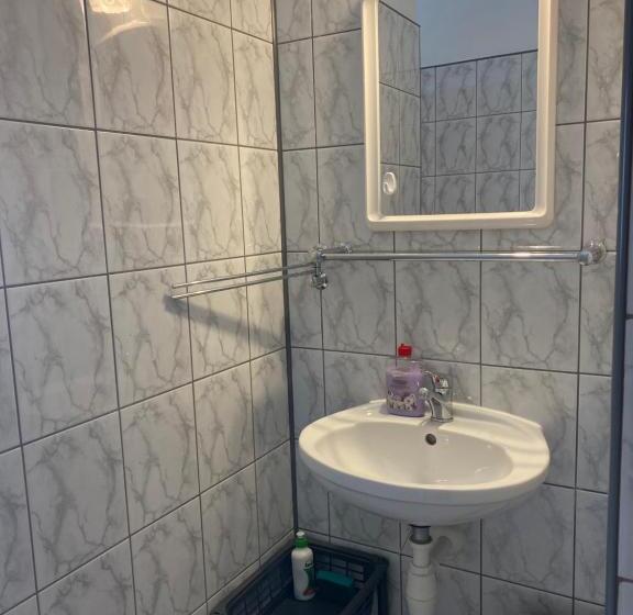 اتاق سهنفرۀ استاندارد با سرویس بهداشتی بیرون از اتاق, Pokoje Gościnne Madzia