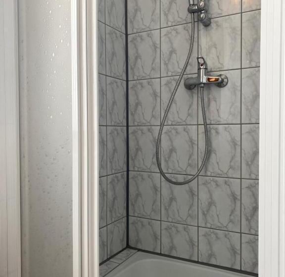 اتاق سهنفرۀ استاندارد با سرویس بهداشتی بیرون از اتاق, Pokoje Gościnne Madzia