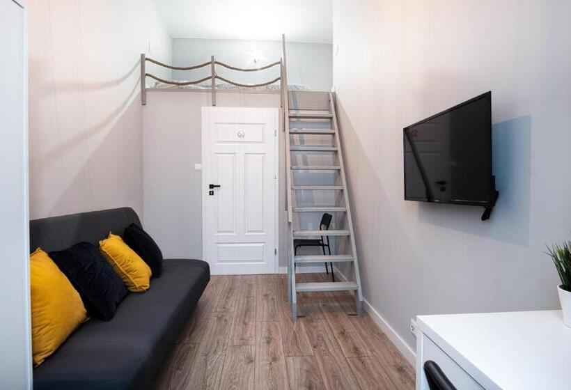 اتاق کلاسیک سه تخته, Dream Aparts   Piotrkowska 152