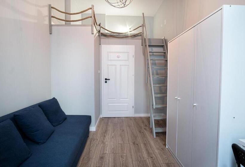 اتاق کلاسیک سه تخته, Dream Aparts   Piotrkowska 152