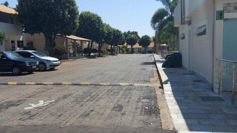 דירת חדר, Diroma International