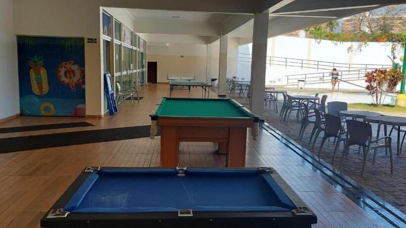 דירת חדר, Diroma International