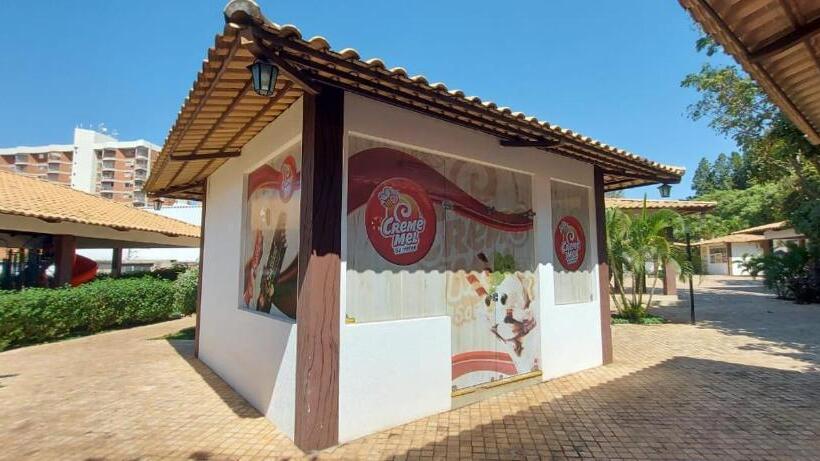 דירת חדר, Diroma International