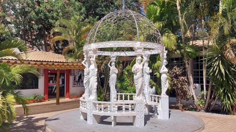 דירת חדר, Diroma International