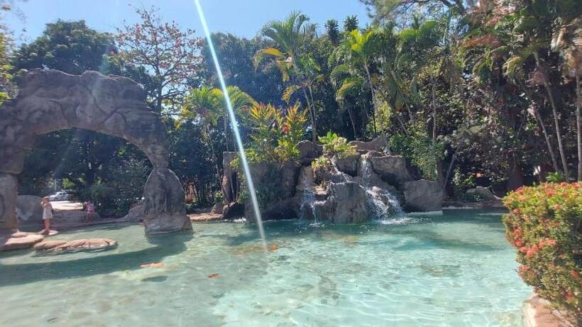 דירת חדר, Diroma International