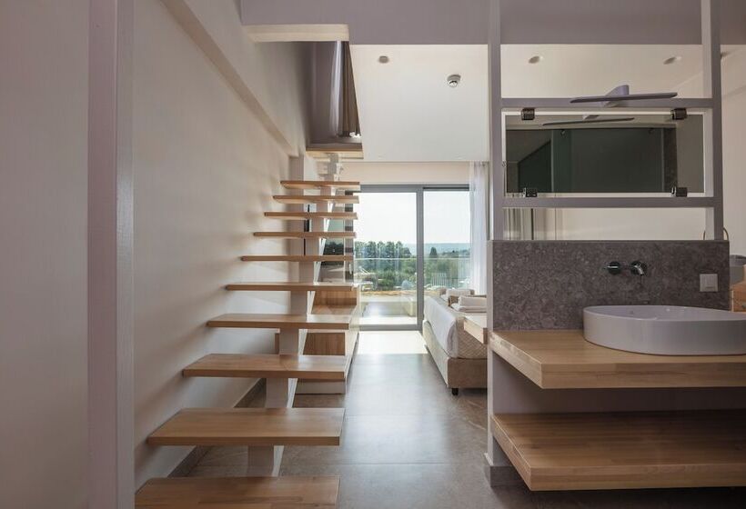 جناح جونيور مطلّ علي حمام السباحة, Nima Boutique