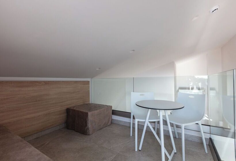 جناح جونيور مطل على الجبل, Nima Boutique