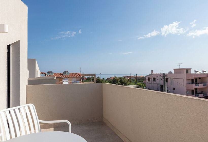 جناح جونيور مطل على الجبل, Nima Boutique