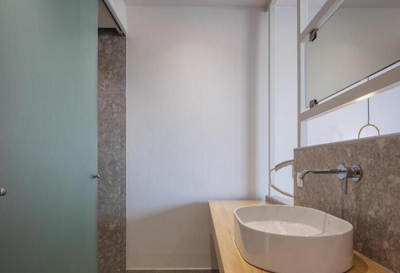 جناح جونيور مطل على الجبل, Nima Boutique