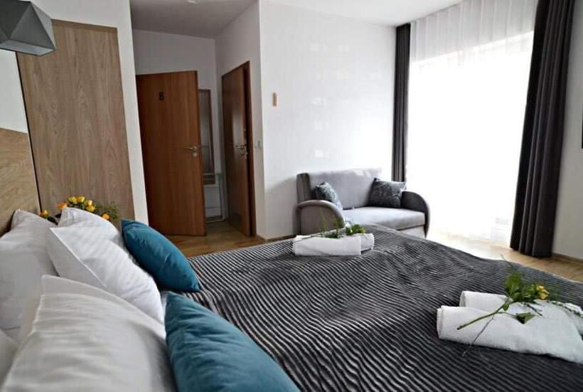 スタンダードトリプルルーム, Willa Domiwera