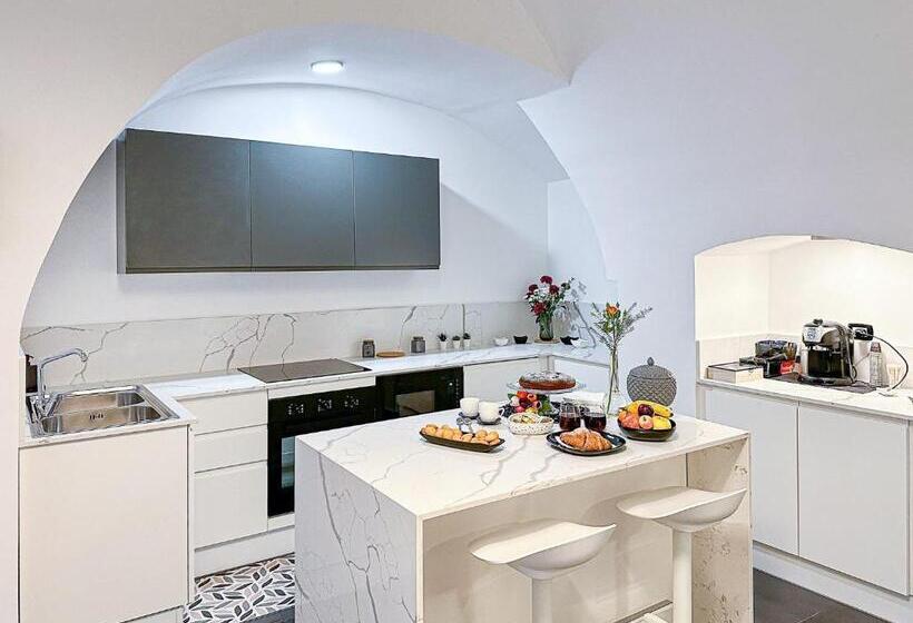 Студия Deluxe, Marbel Suite