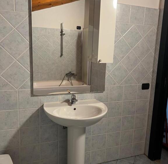 חדר סטנדרט לשלושה עם מרפסת, Affittacamere Karma