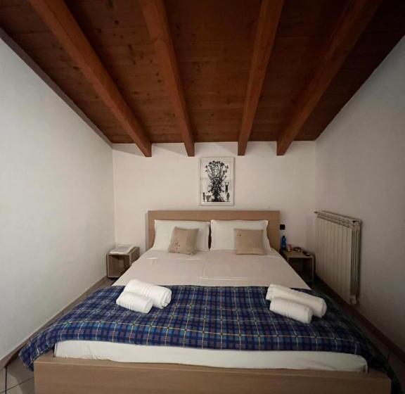 חדר סטנדרט לשלושה עם מרפסת, Affittacamere Karma