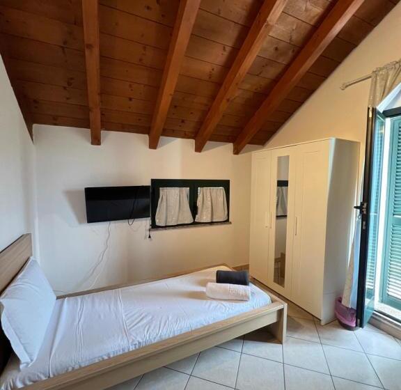 חדר סטנדרט לשלושה עם מרפסת, Affittacamere Karma