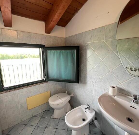 חדר לארבעה סטנדרטי עם מרפסת, Affittacamere Karma