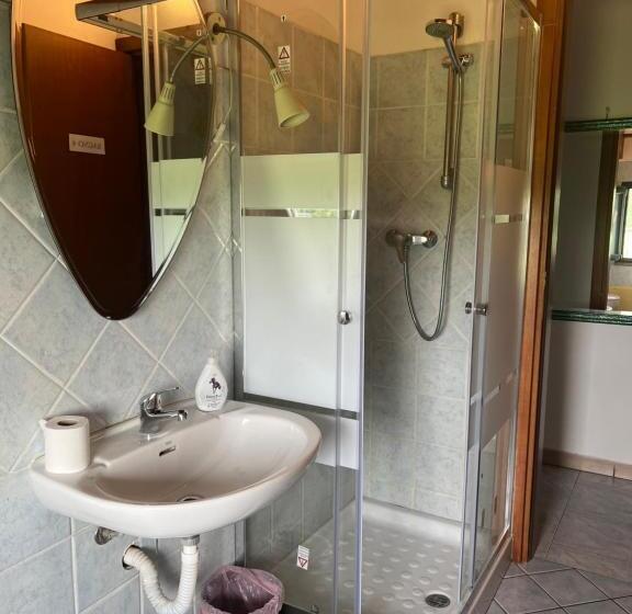 חדר לארבעה סטנדרטי עם מרפסת, Affittacamere Karma