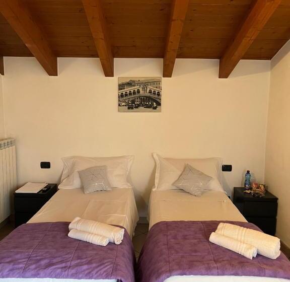 חדר לארבעה סטנדרטי עם מרפסת, Affittacamere Karma