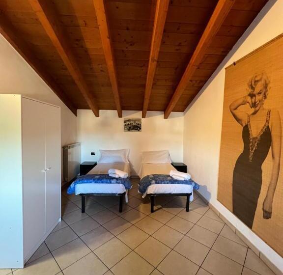 חדר לארבעה סטנדרטי עם מרפסת, Affittacamere Karma