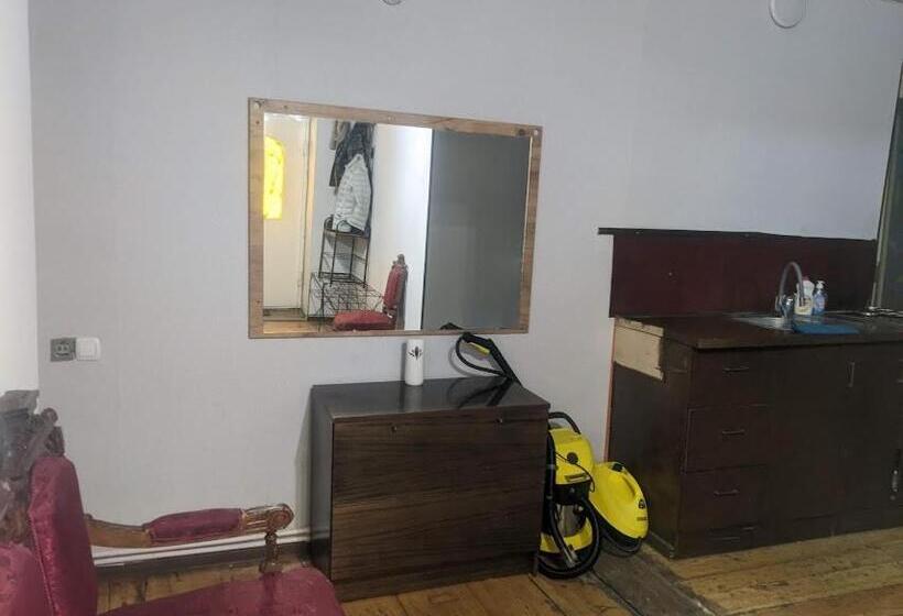 اتاق استاندارد چهار تخته, Your Hostel