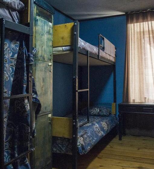 اتاق استاندارد چهار تخته, Your Hostel