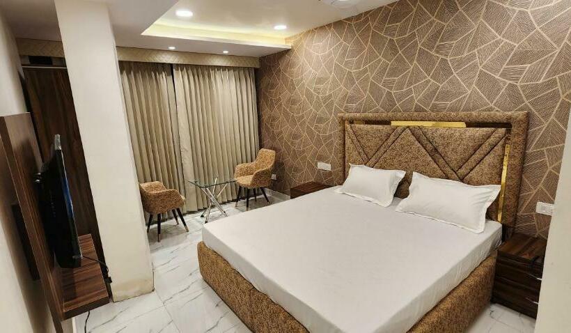 اتاق لوکس, Ovel