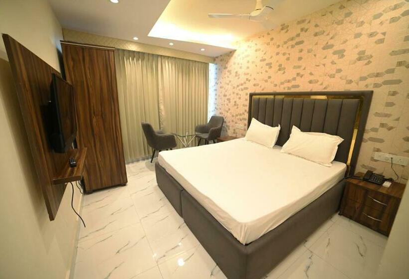 اتاق لوکس, Ovel