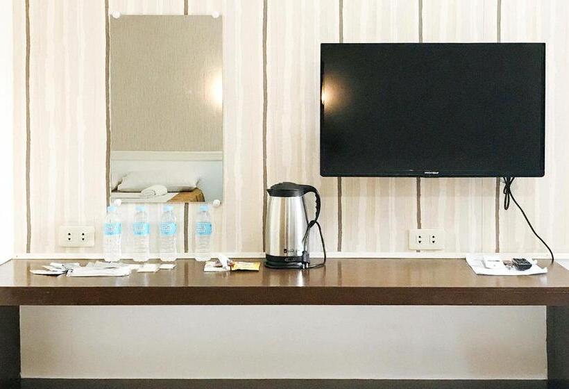 اتاق استاندارد چهار تخته, L And V Bantayan Guest House