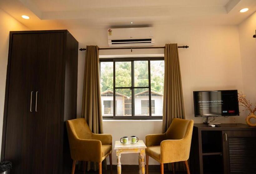 스탠다드 룸 킹사이즈 침대, Locomo Boutique, Morjim Stay Work Eat